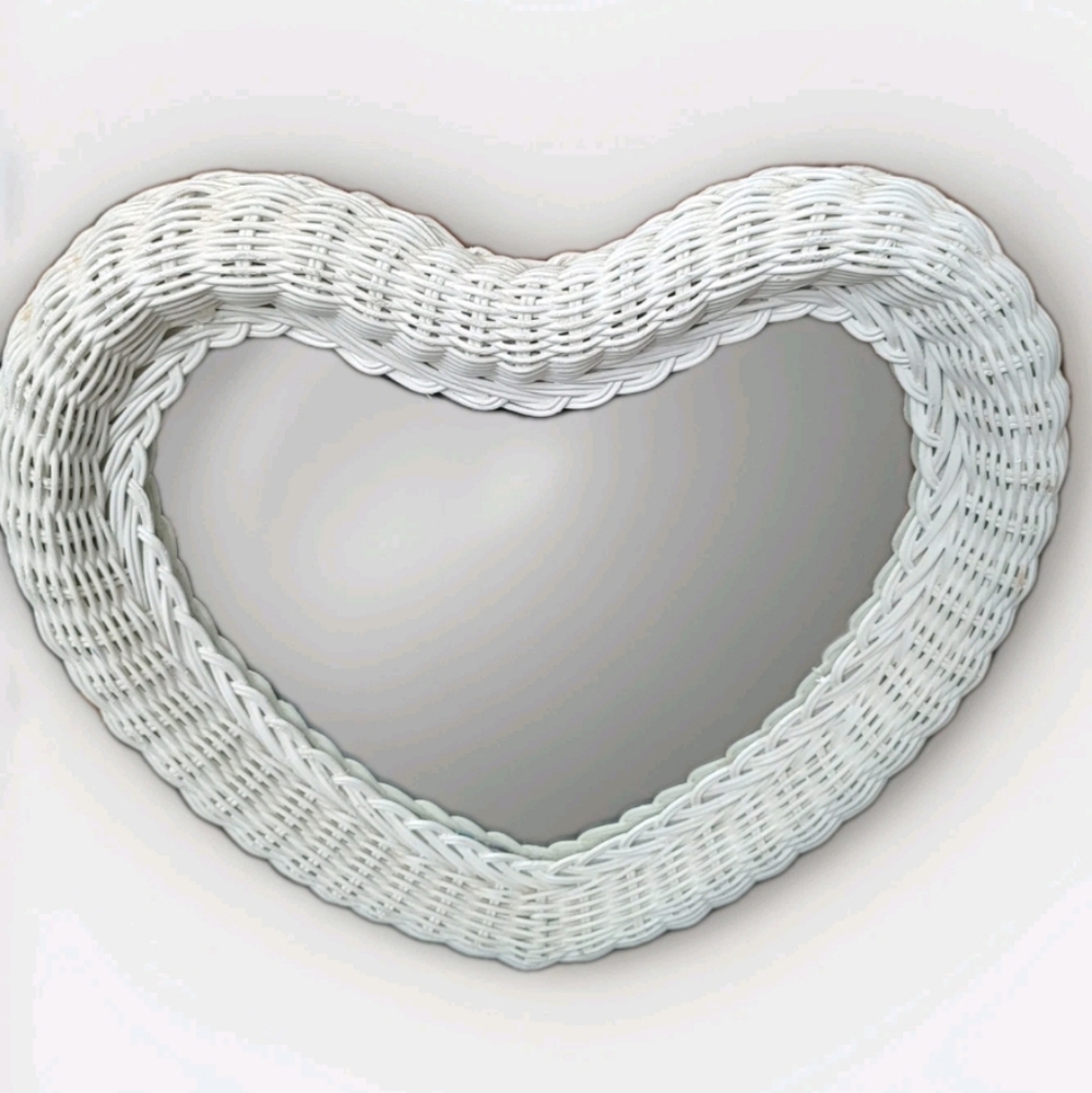 Vtg Heart Shaped Wicker Mirror 70’s/80’s White Boho Shabby Beachy Cottage Core